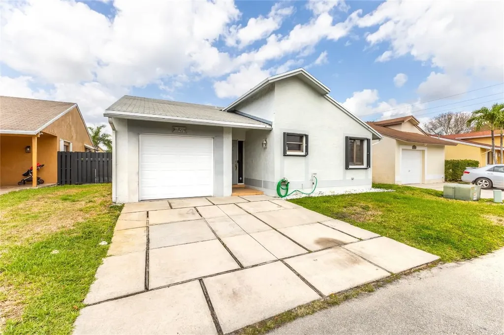 920 SW 109th Avenue Pembroke Pines FL 33025