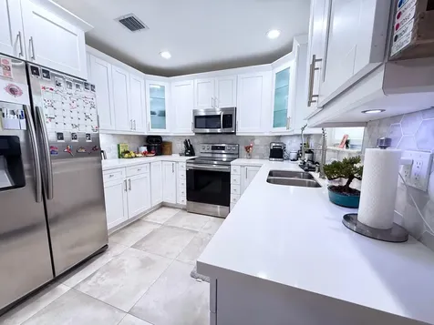 2340 N 58th Terrace Hollywood FL 33021