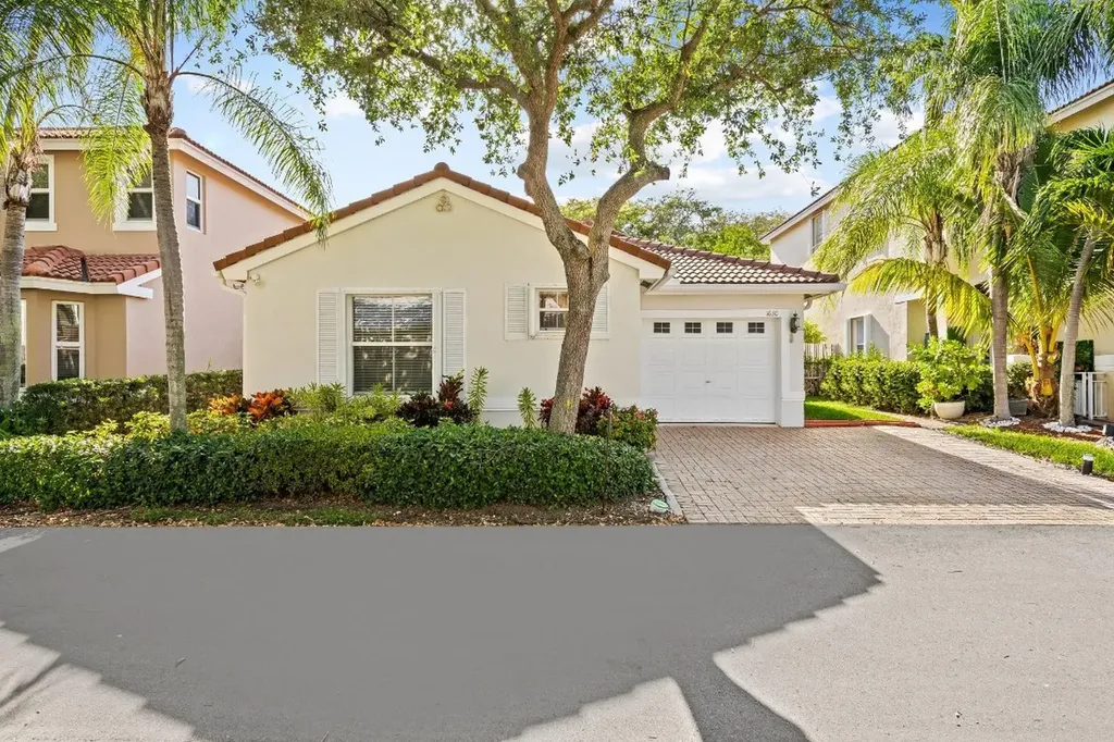1630 Sweetbay Way Hollywood FL 33019