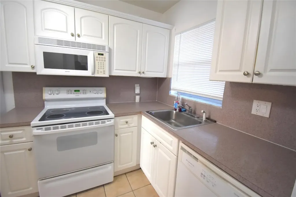 3051 Sunrise Lakes Drive Sunrise FL 33322