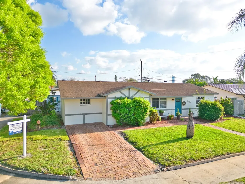 6471 Pershing Street Hollywood FL 33024