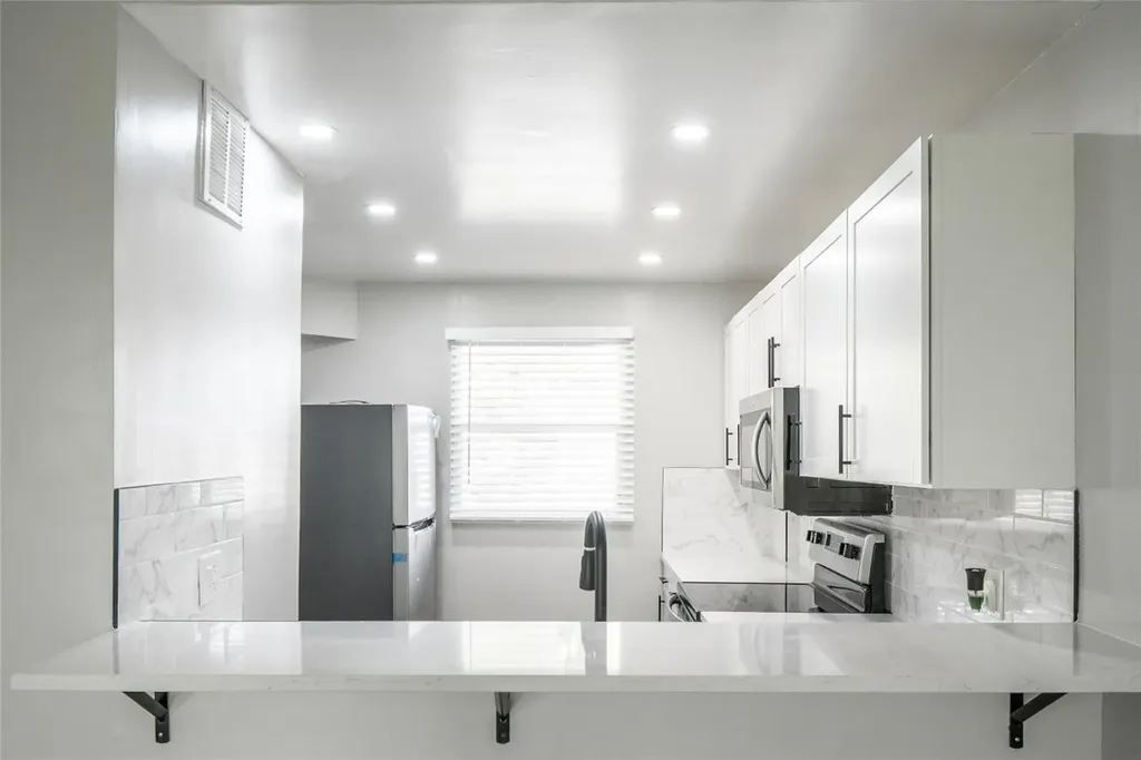 119 Royal Park Drive Oakland Park FL 33309