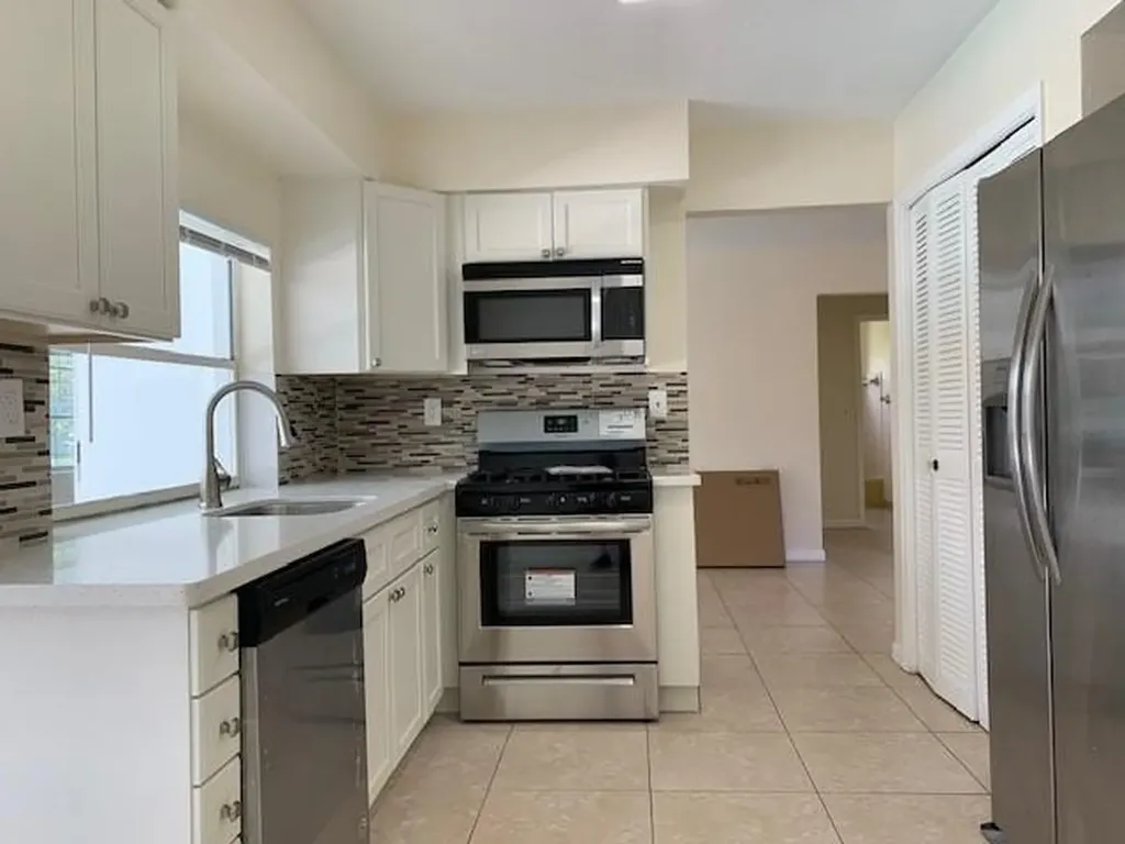 2291 NW 77th Avenue Plantation FL 33322