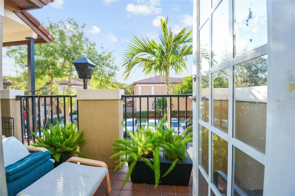 6927 Julia Gardens Drive Coconut Creek FL 33073