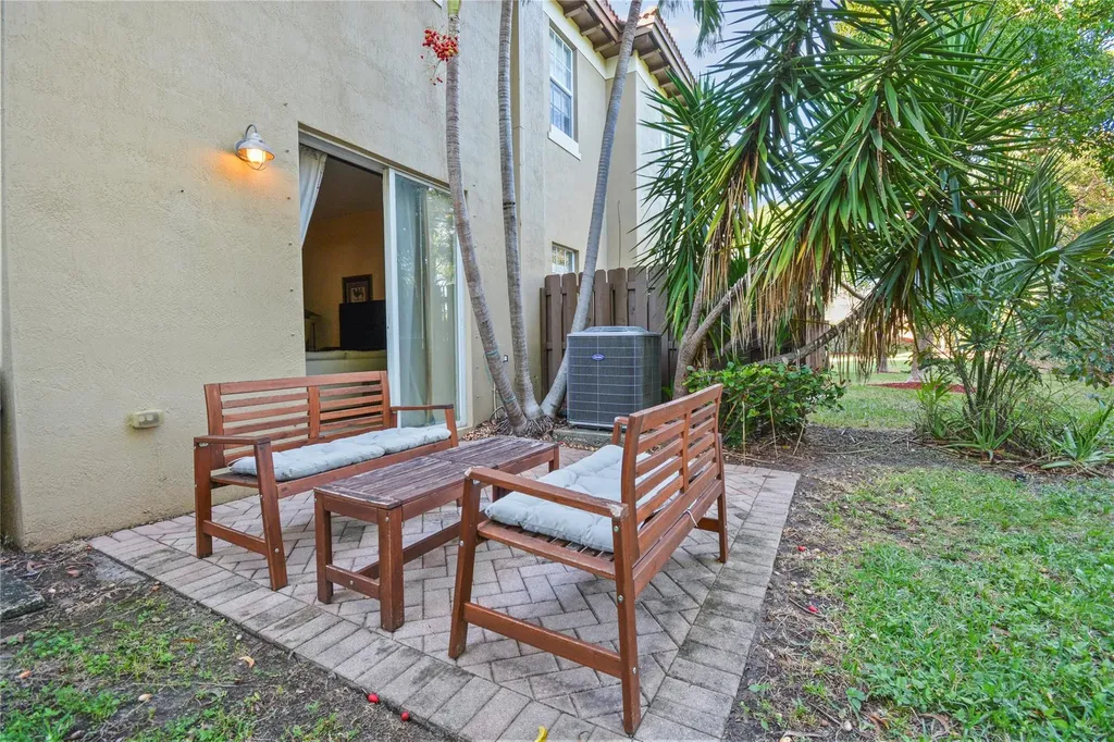 6927 Julia Gardens Drive Coconut Creek FL 33073
