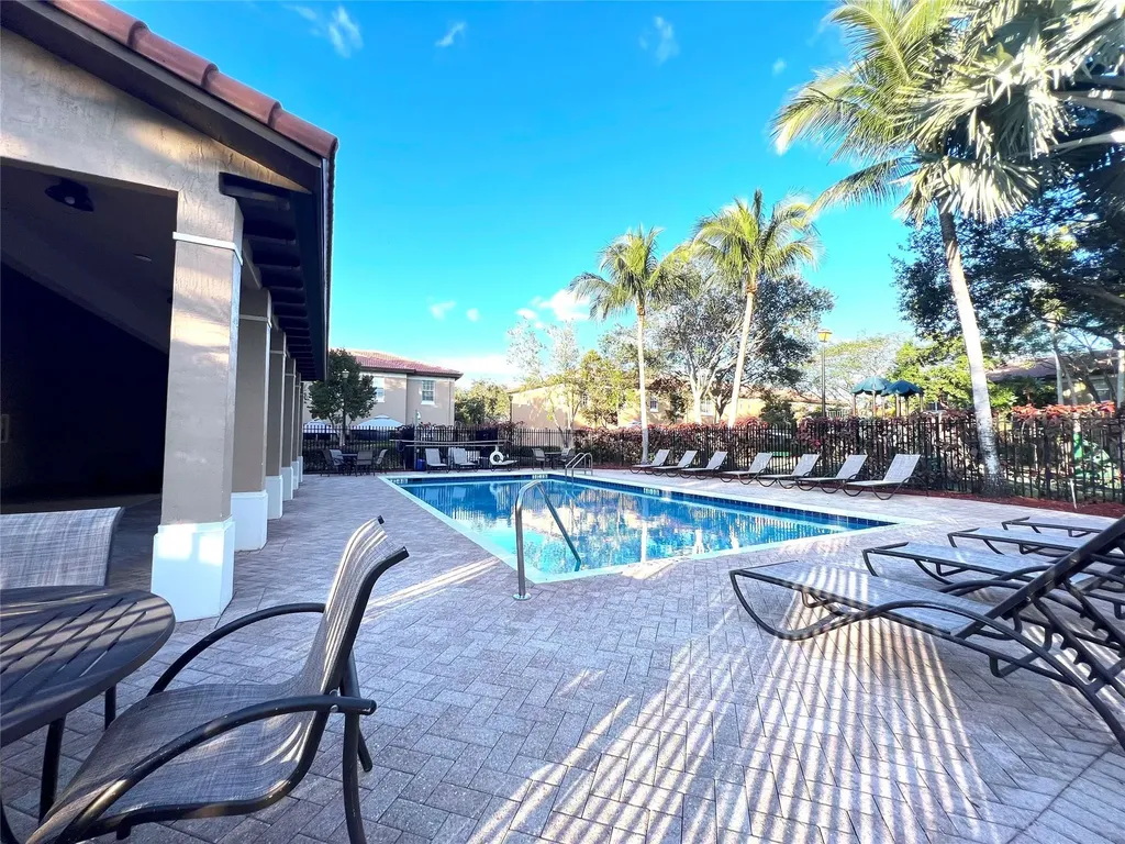 6927 Julia Gardens Drive Coconut Creek FL 33073