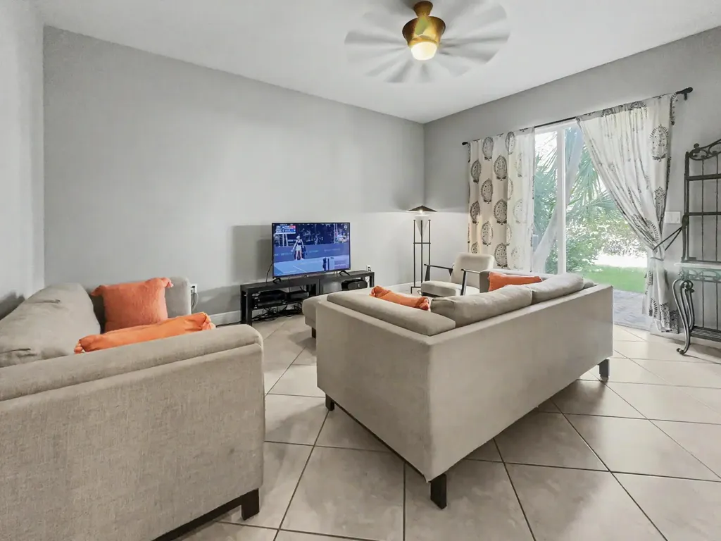 6927 Julia Gardens Drive Coconut Creek FL 33073