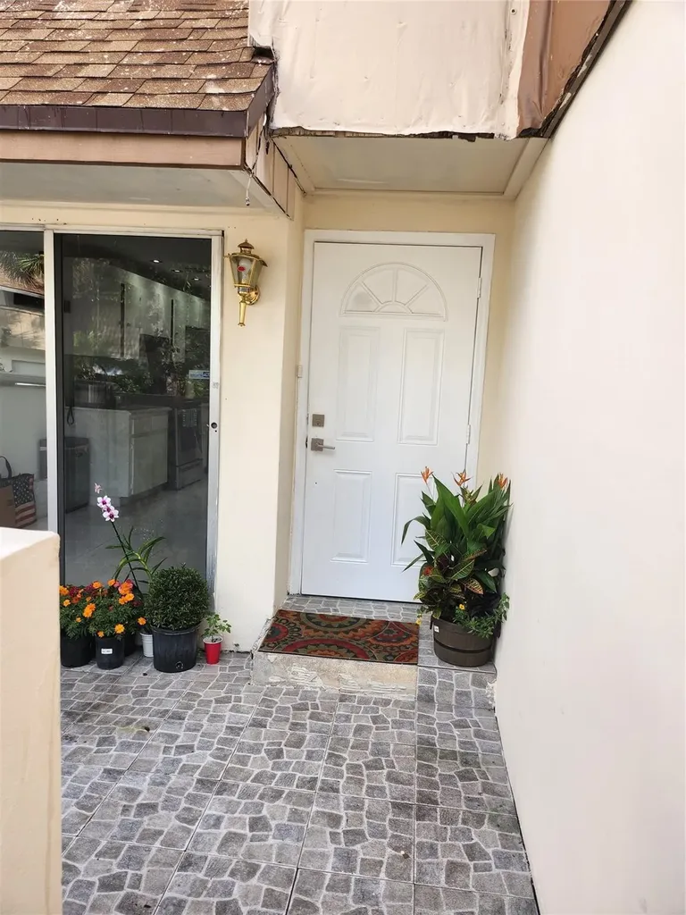 832 NW 81st Avenue Plantation FL 33324