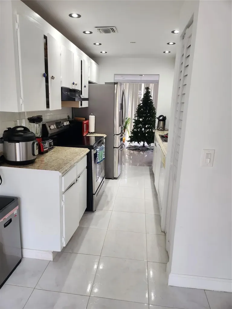 832 NW 81st Avenue Plantation FL 33324