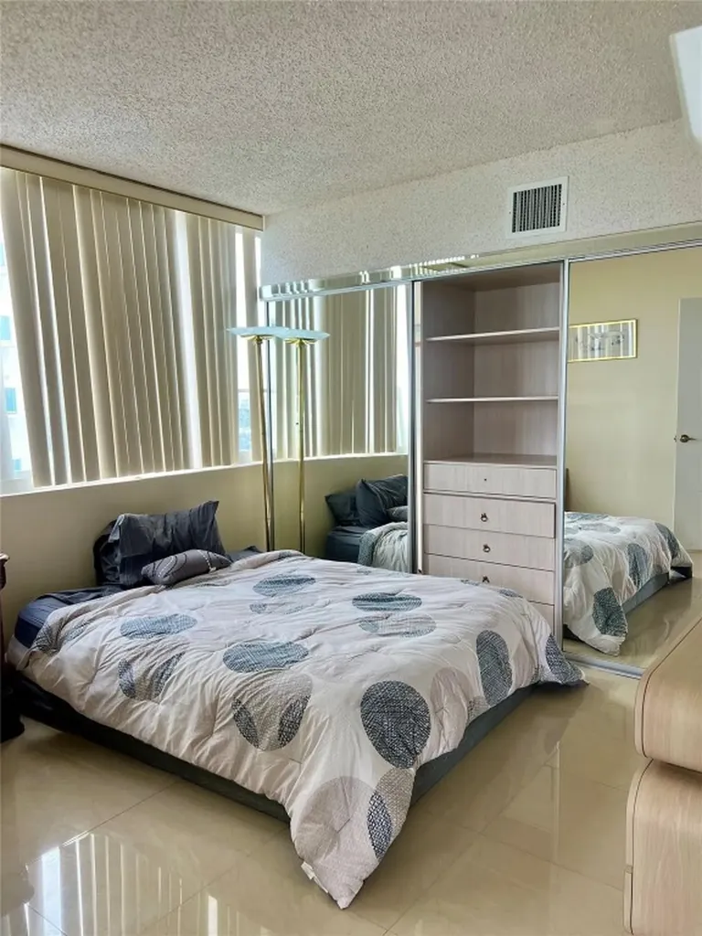 5005 Collins Avenue Miami Beach FL 33140