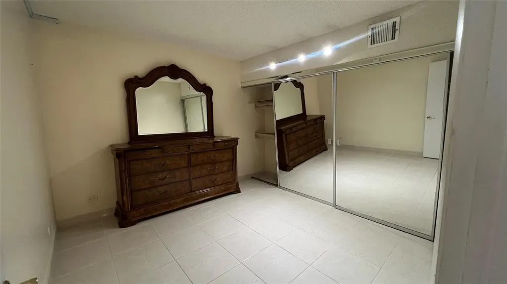 5005 Collins Avenue Miami Beach FL 33140