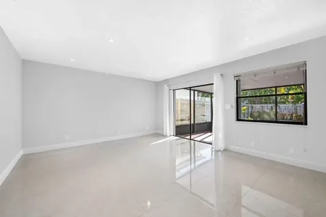 2127 NE 11th Avenue Wilton Manors FL 33305