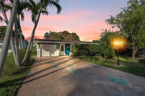 8851 NW 11th Street Pembroke Pines FL 33024