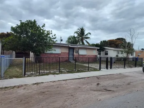 2732 NW 4th Street Pompano Beach FL 33069