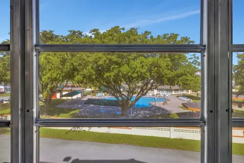 4270 NW 40th Street Lauderdale Lakes FL 33319