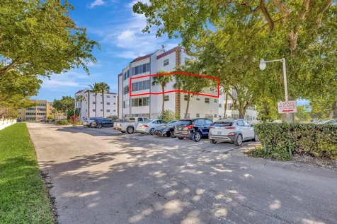 4270 NW 40th Street Lauderdale Lakes FL 33319