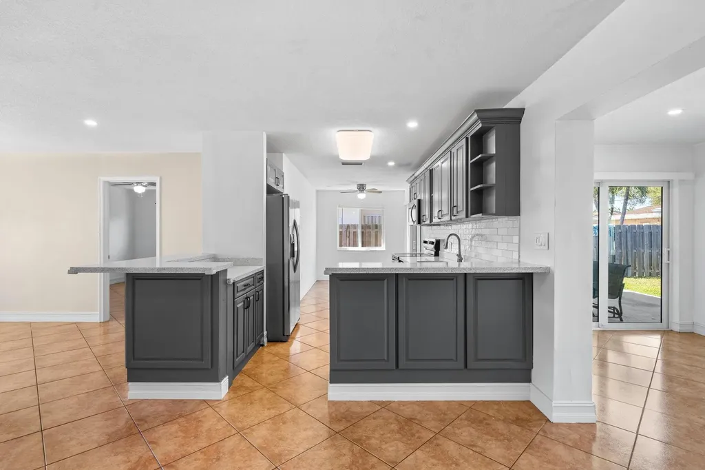 11371 NW 40th Place Sunrise FL 33323