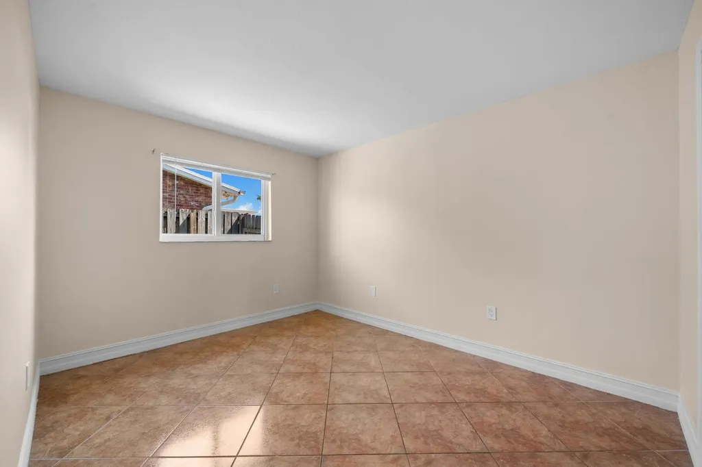 11371 NW 40th Place Sunrise FL 33323