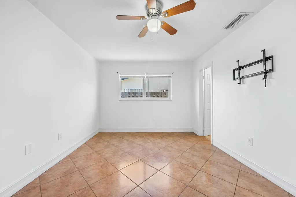 11371 NW 40th Place Sunrise FL 33323