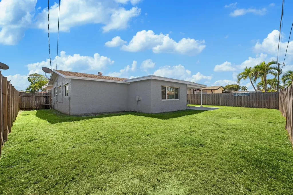 11371 NW 40th Place Sunrise FL 33323