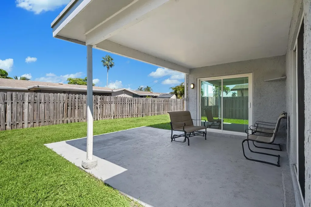 11371 NW 40th Place Sunrise FL 33323