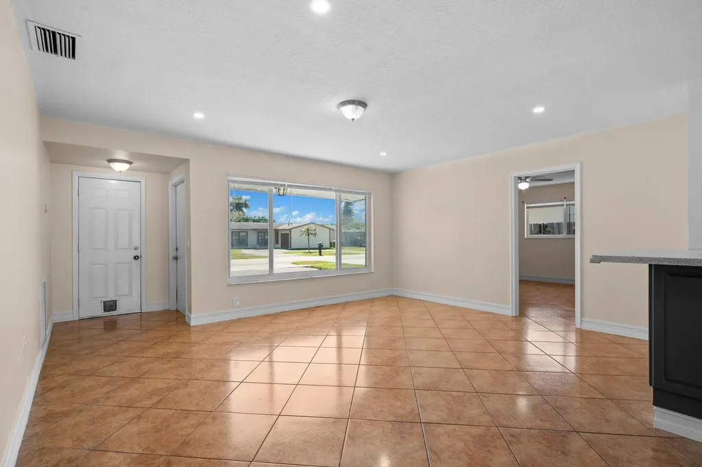 11371 NW 40th Place Sunrise FL 33323