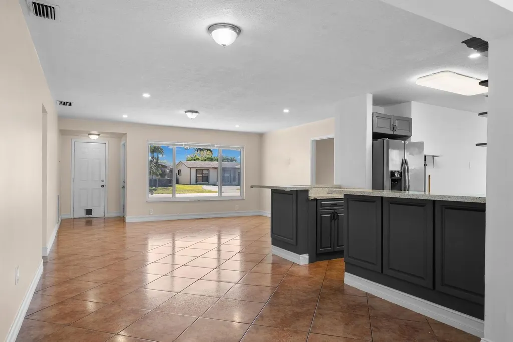 11371 NW 40th Place Sunrise FL 33323
