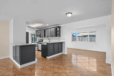 11371 NW 40th Place Sunrise FL 33323