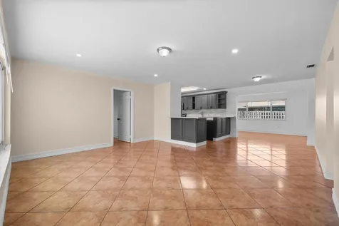 11371 NW 40th Place Sunrise FL 33323