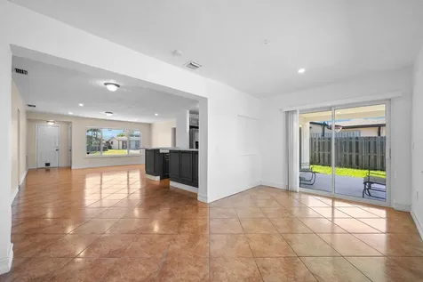 11371 NW 40th Place Sunrise FL 33323