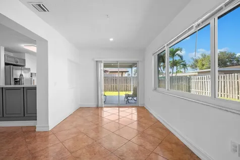 11371 NW 40th Place Sunrise FL 33323