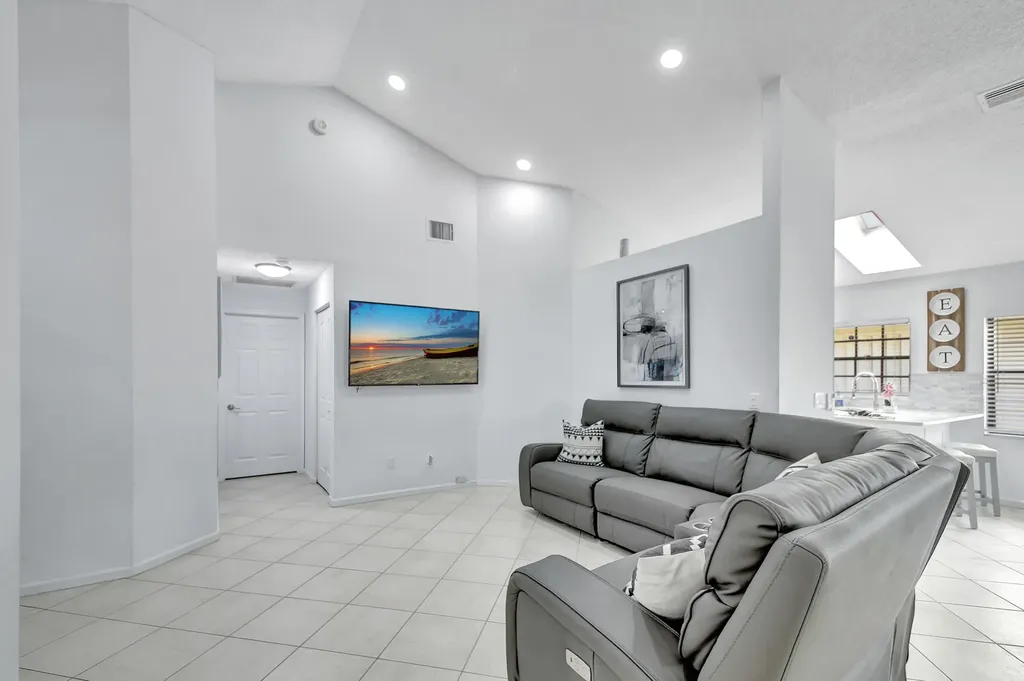 8071 Popash Court Boynton Beach FL 33472