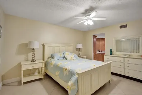 4270 NW 40th Street Lauderdale Lakes FL 33319