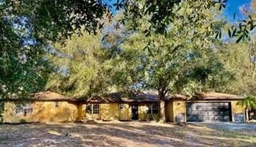 140 Park Land Drive Lake Placid FL 33852
