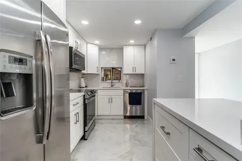9523 S Hollybrook Lake Drive Pembroke Pines FL 33025