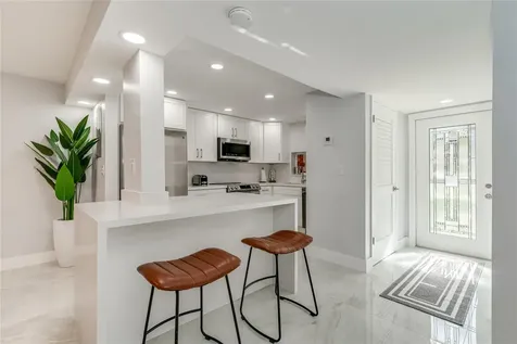9523 S Hollybrook Lake Drive Pembroke Pines FL 33025
