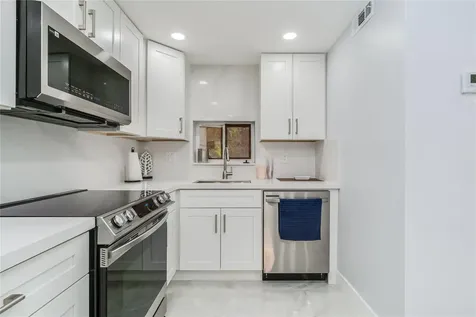 9523 S Hollybrook Lake Drive Pembroke Pines FL 33025