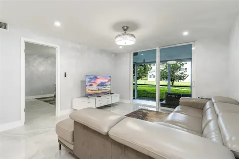 9523 S Hollybrook Lake Drive Pembroke Pines FL 33025
