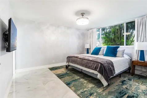 9523 S Hollybrook Lake Drive Pembroke Pines FL 33025