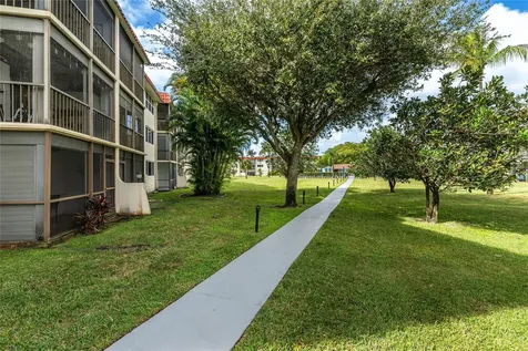 9523 S Hollybrook Lake Drive Pembroke Pines FL 33025
