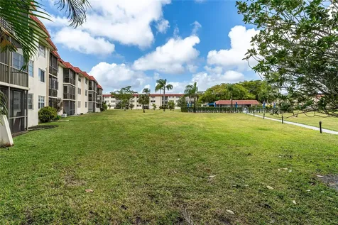 9523 S Hollybrook Lake Drive Pembroke Pines FL 33025