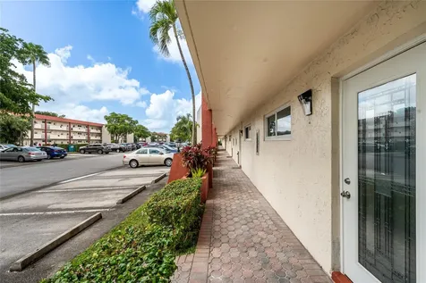 9523 S Hollybrook Lake Drive Pembroke Pines FL 33025