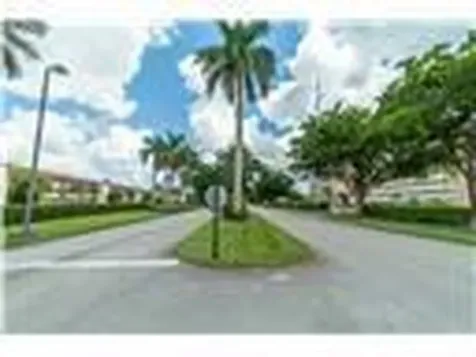 9523 S Hollybrook Lake Drive Pembroke Pines FL 33025