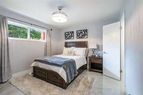 9523 S Hollybrook Lake Drive Pembroke Pines FL 33025