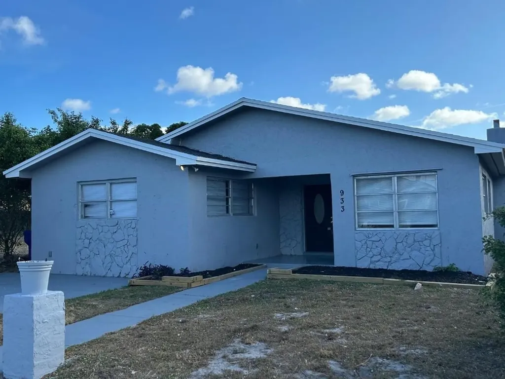 933 W 10th Street Riviera Beach FL 33404