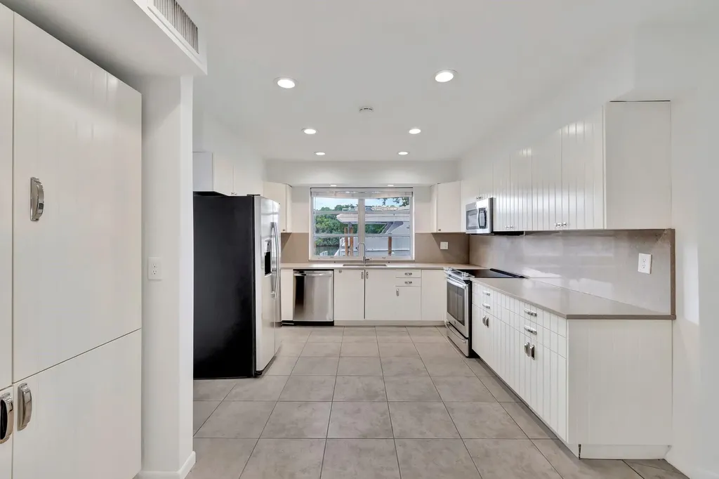 2390 SW 27th Te Fort Lauderdale FL 33312