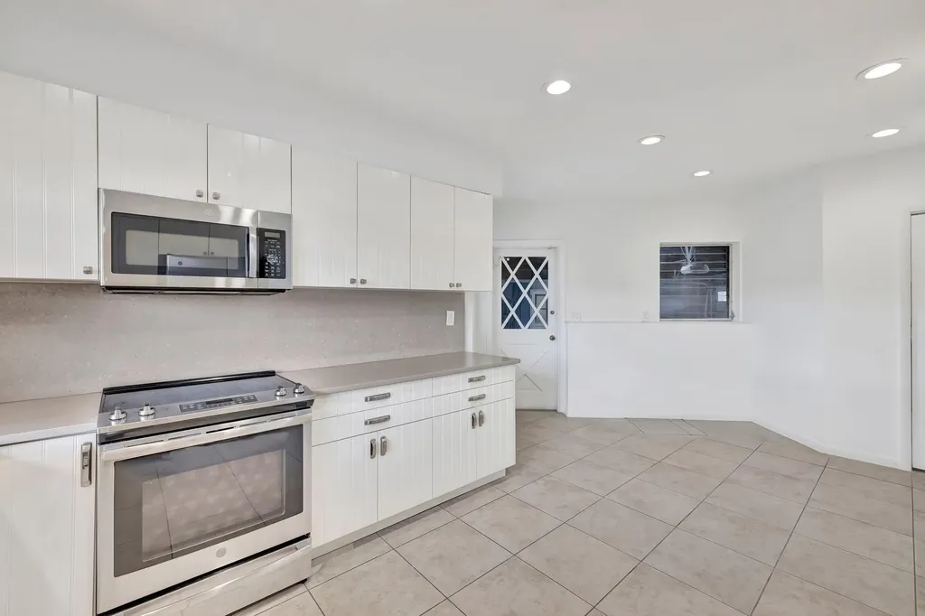 2390 SW 27th Te Fort Lauderdale FL 33312
