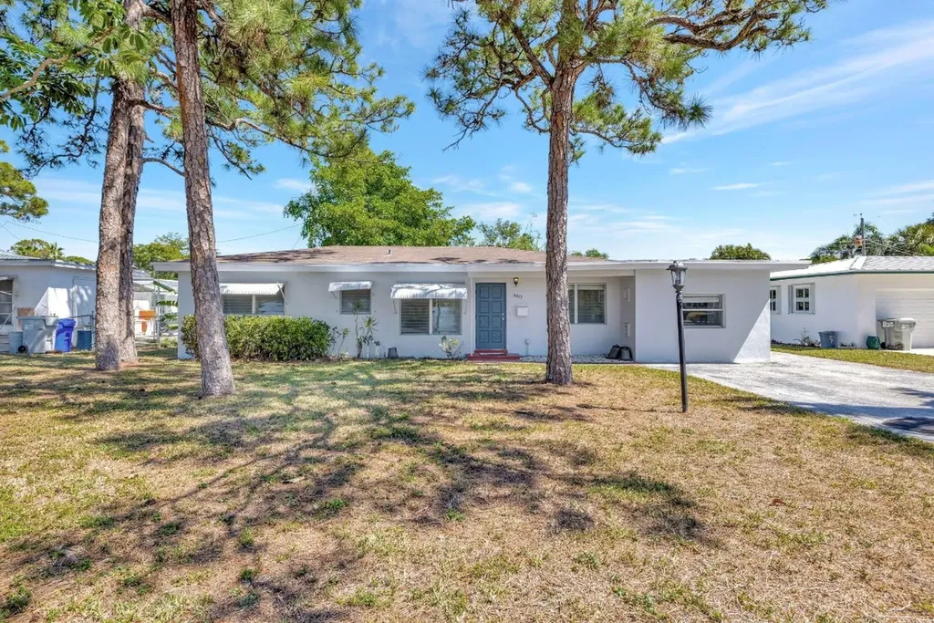 810 SE 1st Avenue Pompano Beach FL 33060