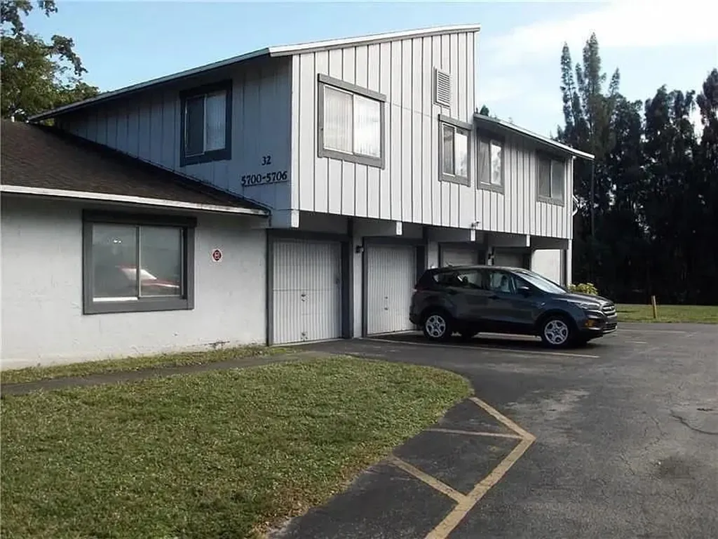 5702 NW 21st Street Fort Lauderdale FL 33313