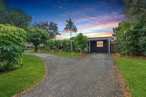 300 NW 28th Street Wilton Manors FL 33311